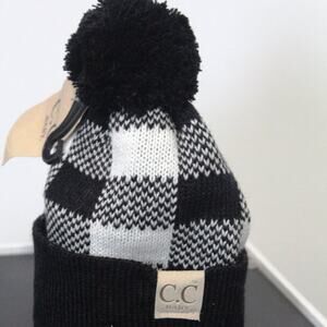 CC BABY BUFFALO PLAID CUFF BEANIE BLACK / WHITE WITH POM NWT